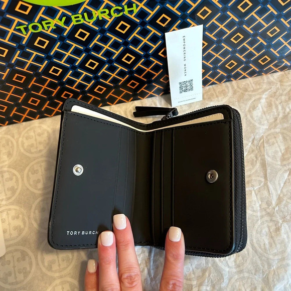 Tory Burch Britten Matte Bifold Wallet Matte Black - Picture 4 of 12